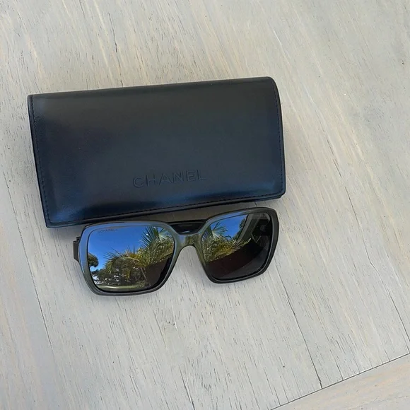 Chanel Sunglasses I Excellent Condition I Authentic s-l400.jpg main image 3